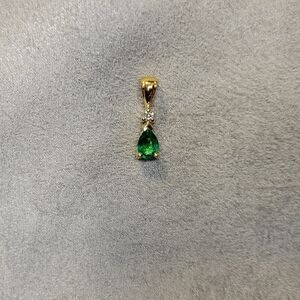 FABULOUS 18K Yellow Gold Majestic Emerald Pendant